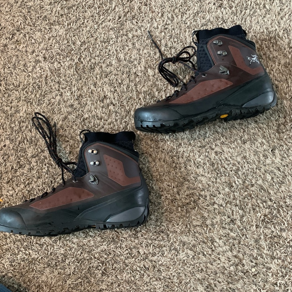 ARC’TERYX Bora Mid GTX Size 11- (New Condition) No original Box.